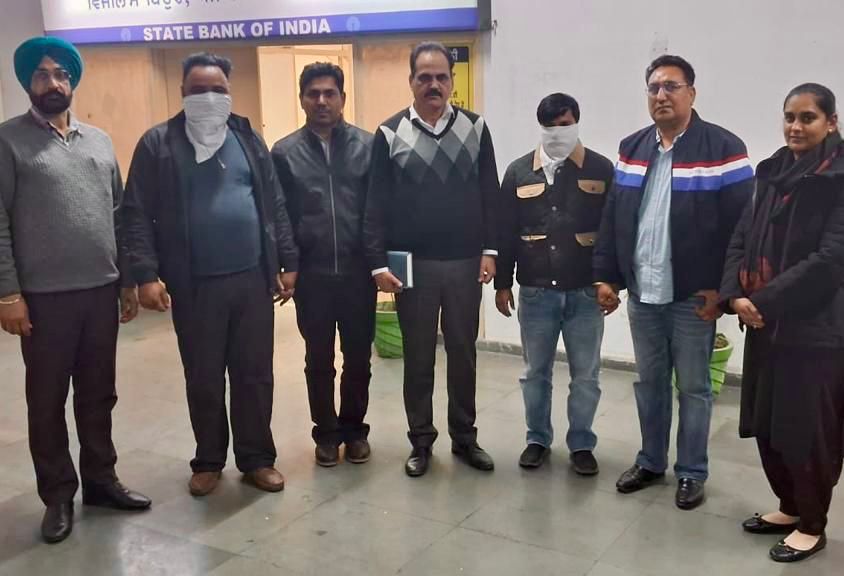 Vigilance Bureau Arrests MC Building Inspector and Architect for Bribery