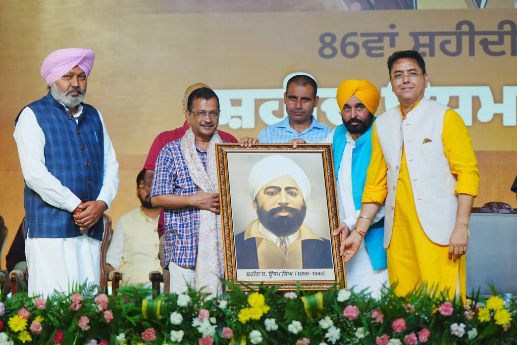 Bhagwant Mann and Kejriwal Vow to Realize Martyrs’ Dreams