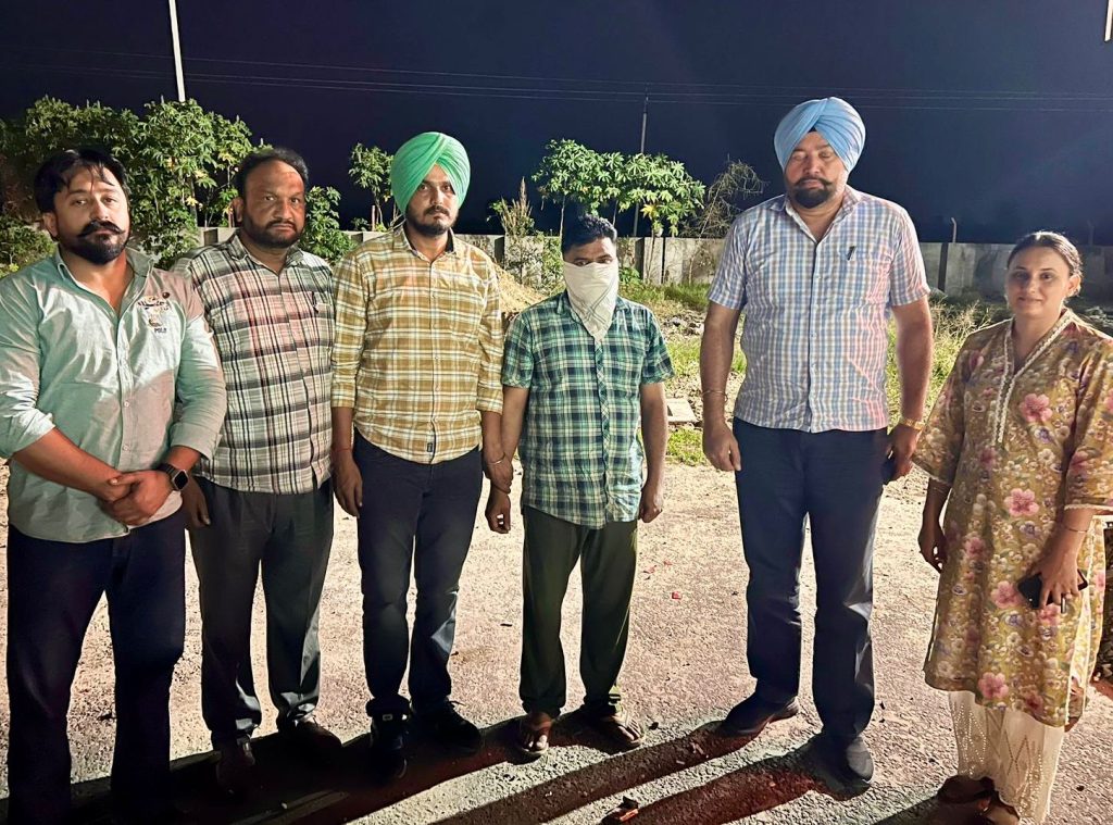 Security Guard Caught in Rs 15,000 Bribe Scandal