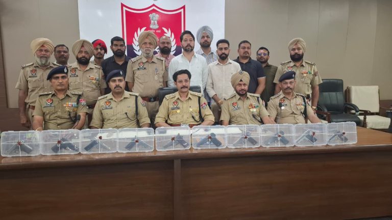 ਪੰਜਾਬ ਪੁਲਿਸ ਨੇ ਲਗਾਇਆ ਵੱਡਾ ਝਟਕਾ! ਗੋਲਡੀ ਢਿੱਲੋਂ ਨਾਲ ਲਿੰਕ ਹਥਿਆਰ ਤਸਕਰੀ ਮਾਡਿਊਲ ਖਤਮ