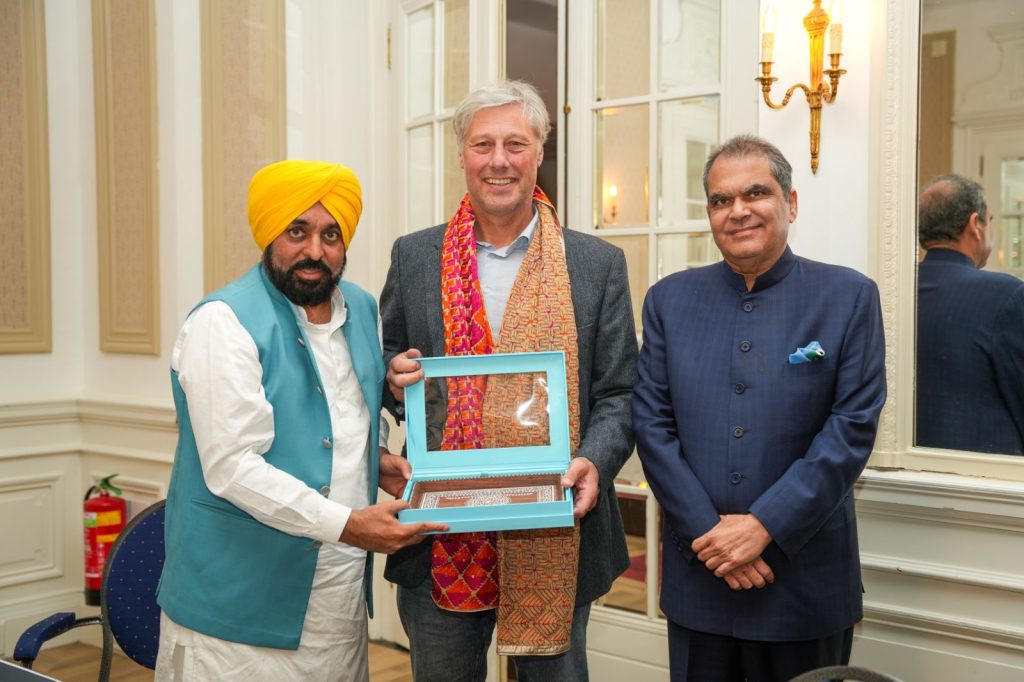 ਹਾਲੈਂਡ ਦੇ ਹਾਕੀ ਖਿਡਾਰੀ Floris Jan Bovelander ਨੇ ਪੰਜਾਬ ਆਉਣ ਦਾ ਸੱਦਾ ਸਵੀਕਾਰਿਆ